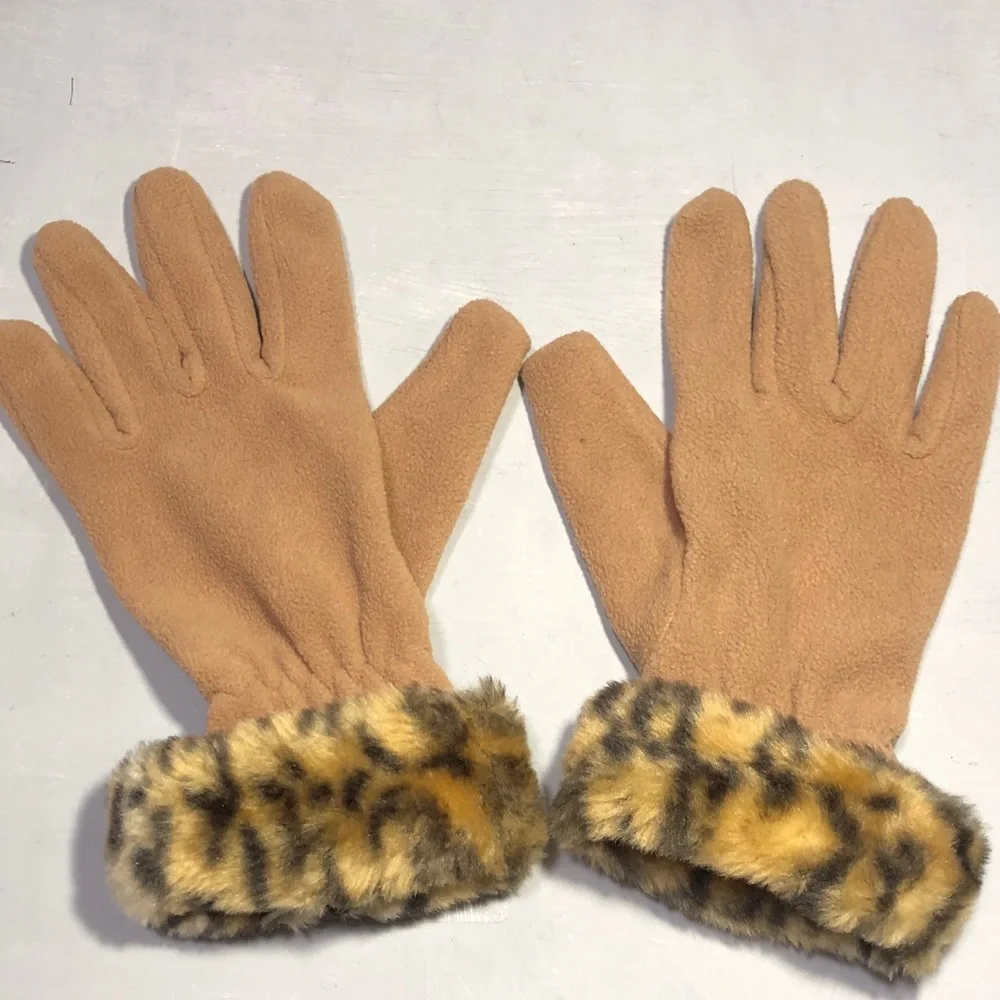 Stylish Tan Gloves with Faux Fur Trim & Animal Print Scarf